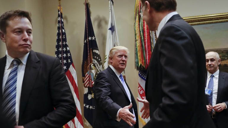 To αφεντικό της Tesla γύρισε την πλάτη στον Trump